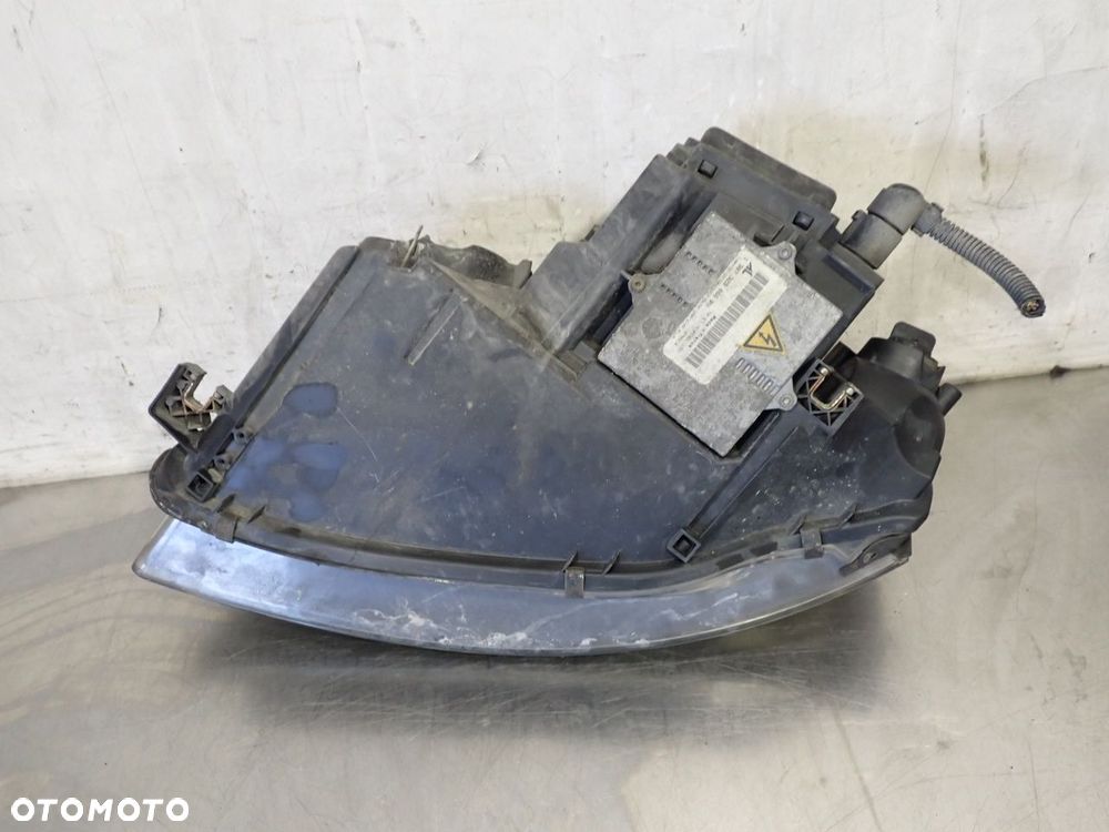 LAMPA PRAWA PRZEDNIA XENON AUDI A3 8P 2.0TDI - 7