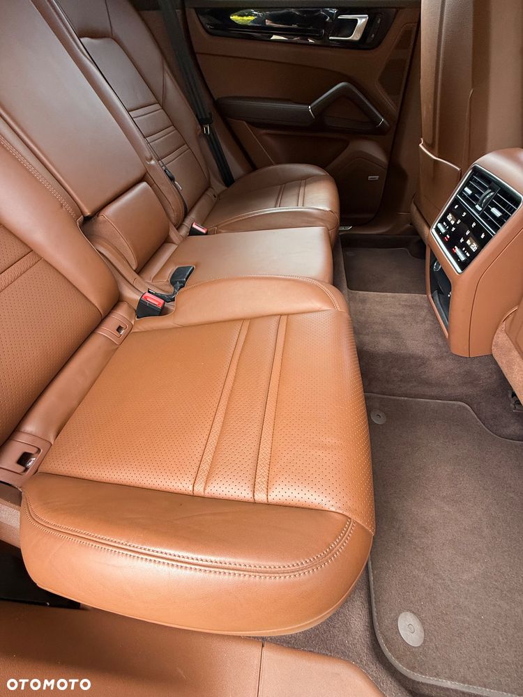 Porsche Cayenne - 28