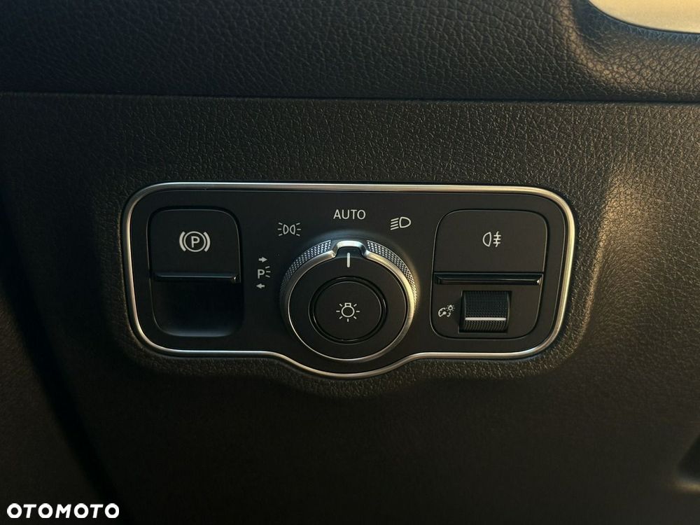 Mercedes-Benz GLB 200 7G-DCT - 16