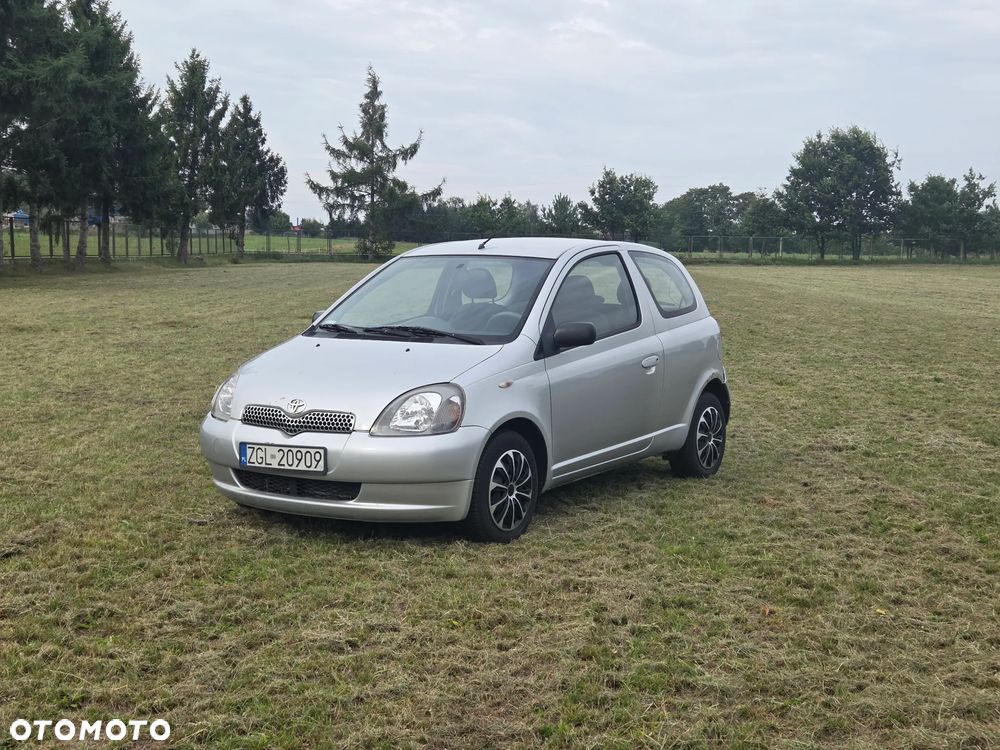 Toyota Yaris 1.0 Base - 1
