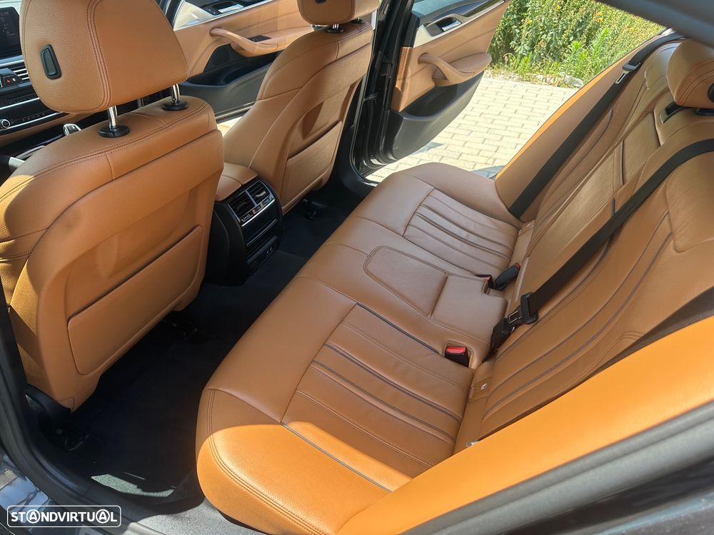 BMW 530 e Line Luxury - 16