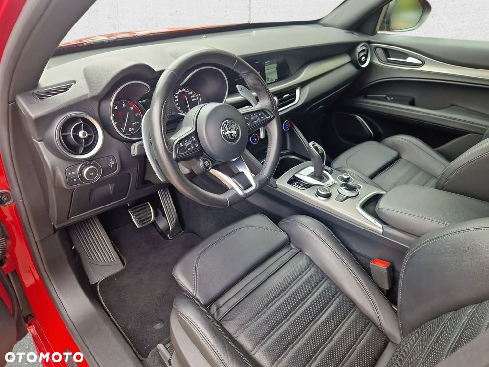 Alfa Romeo Stelvio - 12