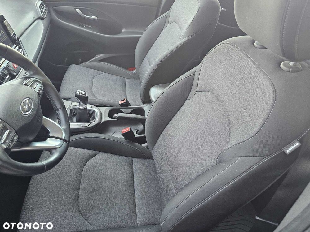 Hyundai i30 1.5 T-GDI 48V Smart - 11