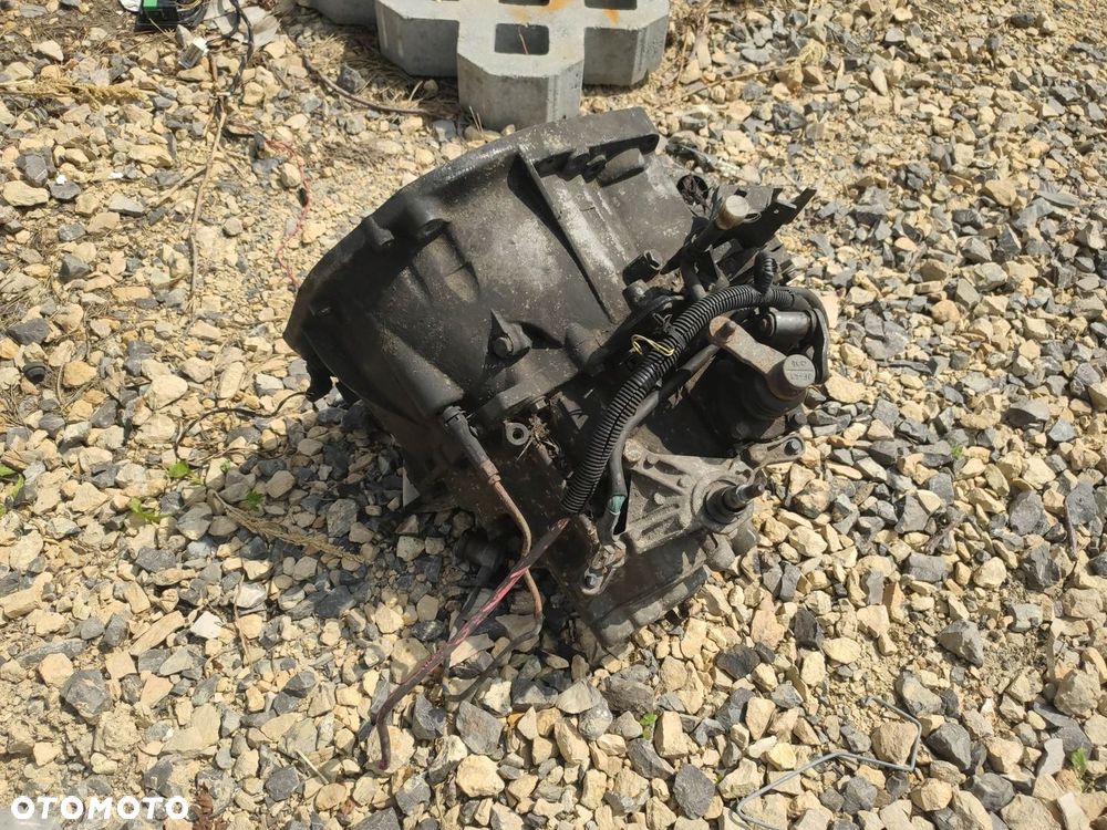 SKRZYNIA BIEGÓW 1.9 DCI MEGANE II 8200156391 - 1