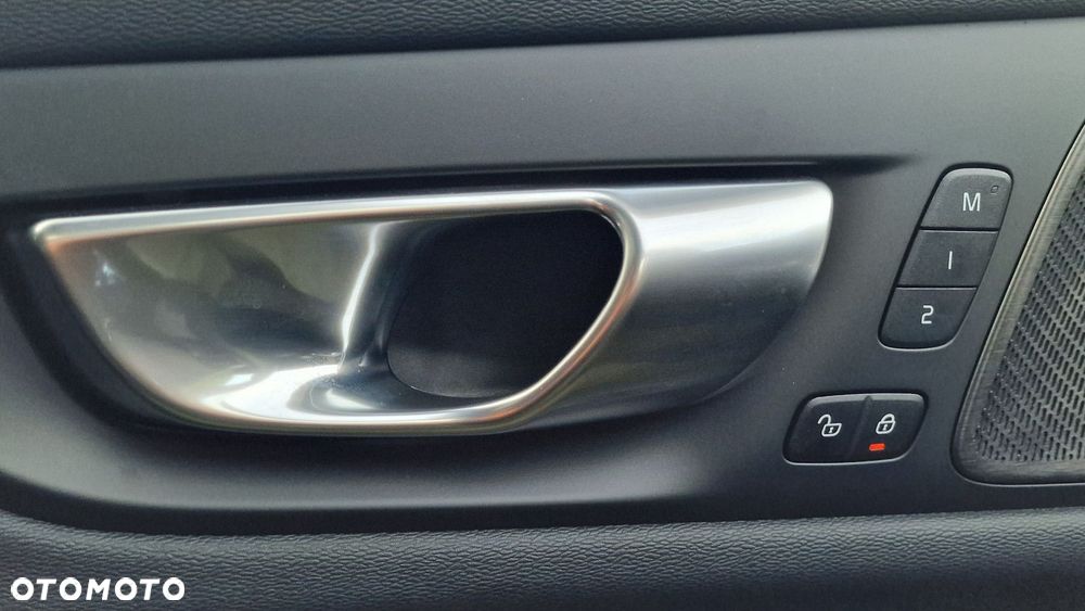 Volvo V60 Cross Country - 30