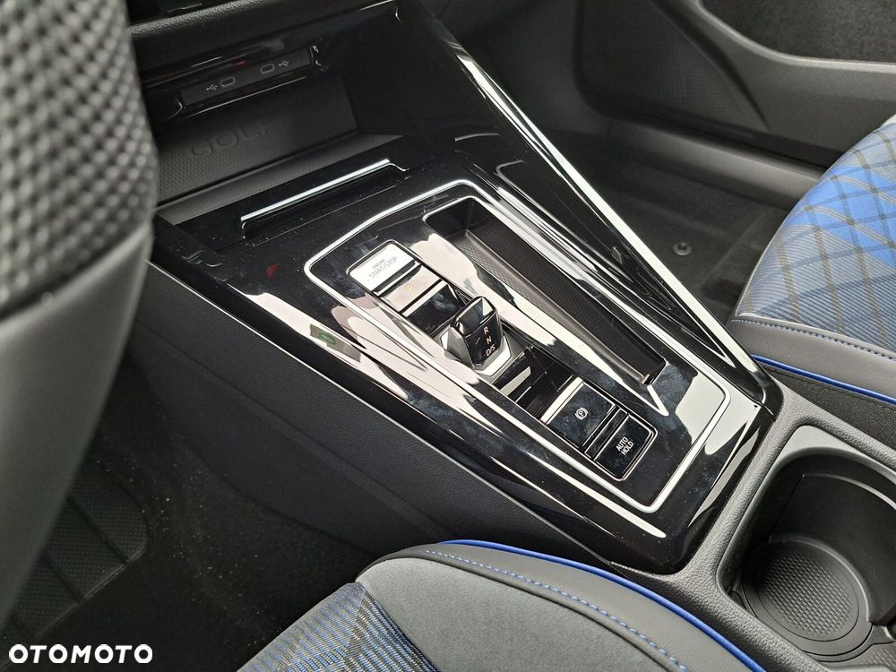 Volkswagen Golf - 17