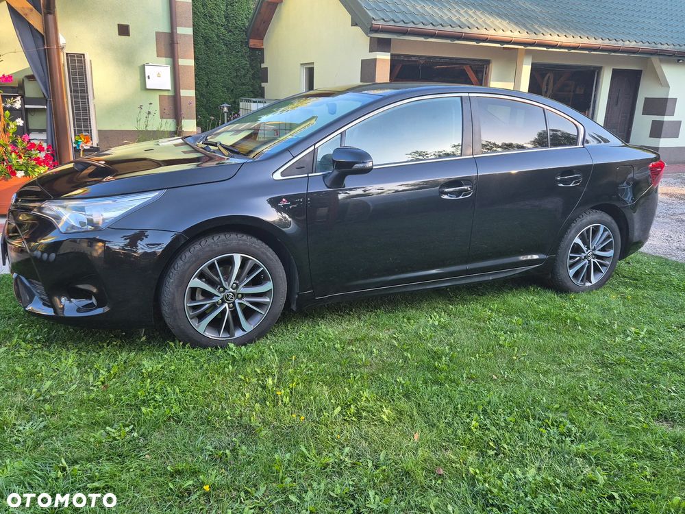 Toyota Avensis 1.8 Premium - 17