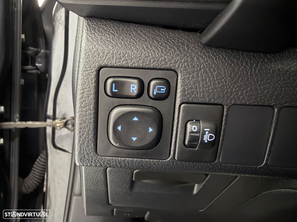 Toyota Auris Touring Sports 1.8 HSD Comfort+P.Sport - 28