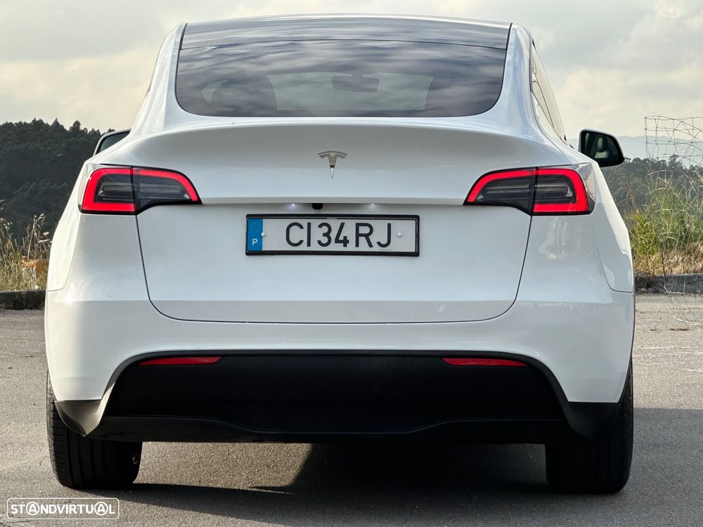 Tesla Model Y Long-Range RWD - 4