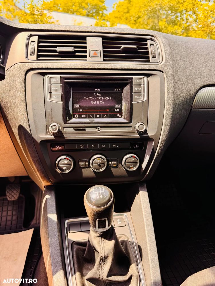 Volkswagen Jetta 1.2 TSI Comfortline - 14