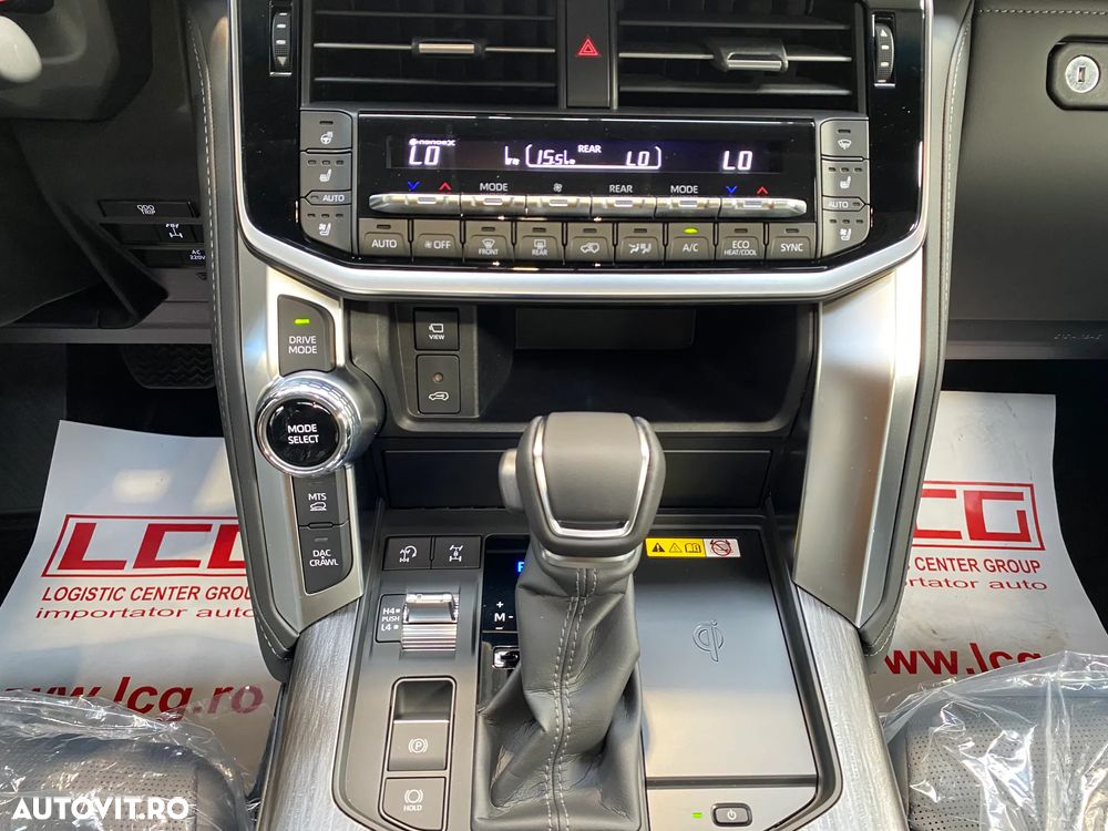 Toyota Land Cruiser 300 - 19