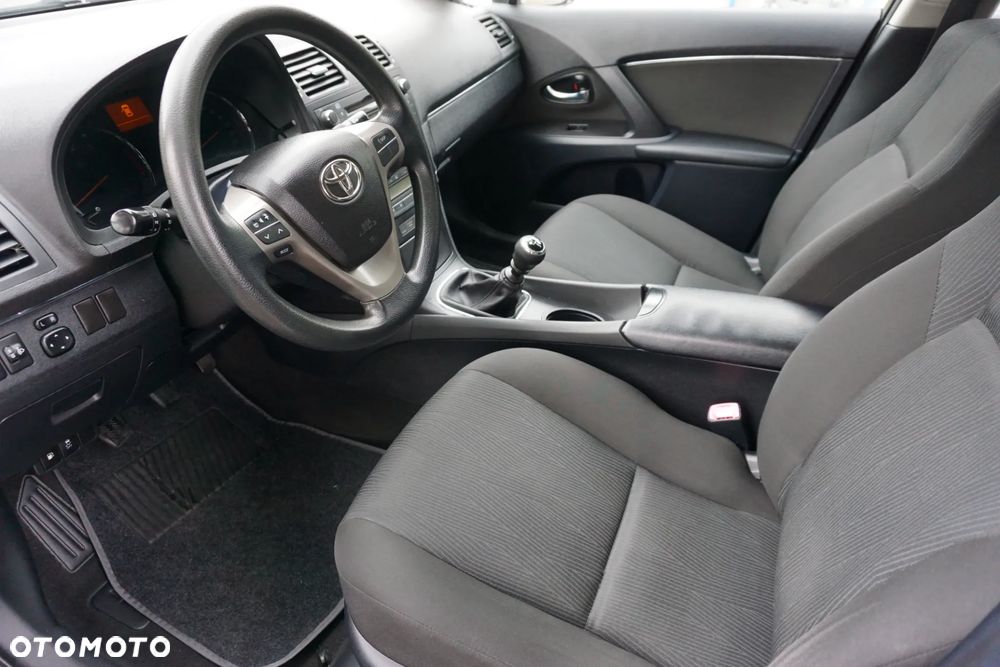 Toyota Avensis Combi 1.6 Comfort - 8