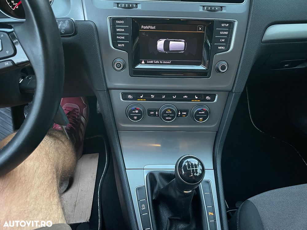 Volkswagen Golf - 23