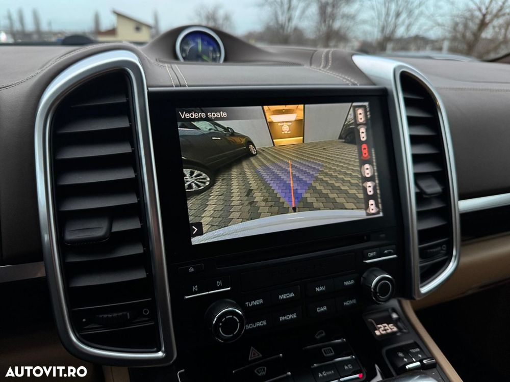 Porsche Cayenne - 15