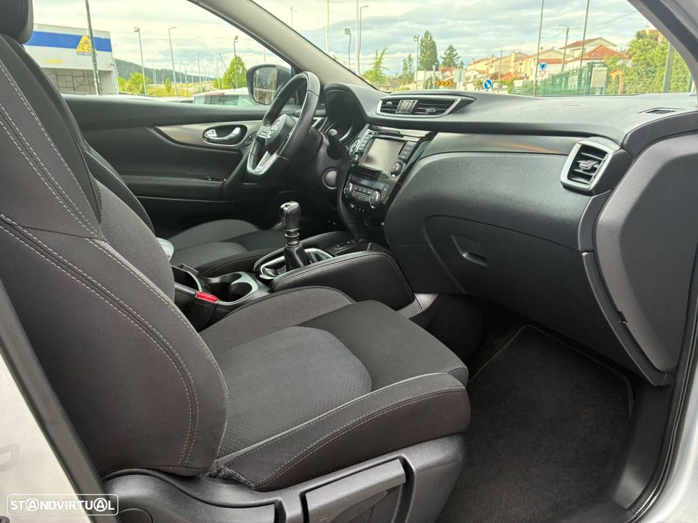 Nissan Qashqai 1.3 DIG-T N-Connecta - 25