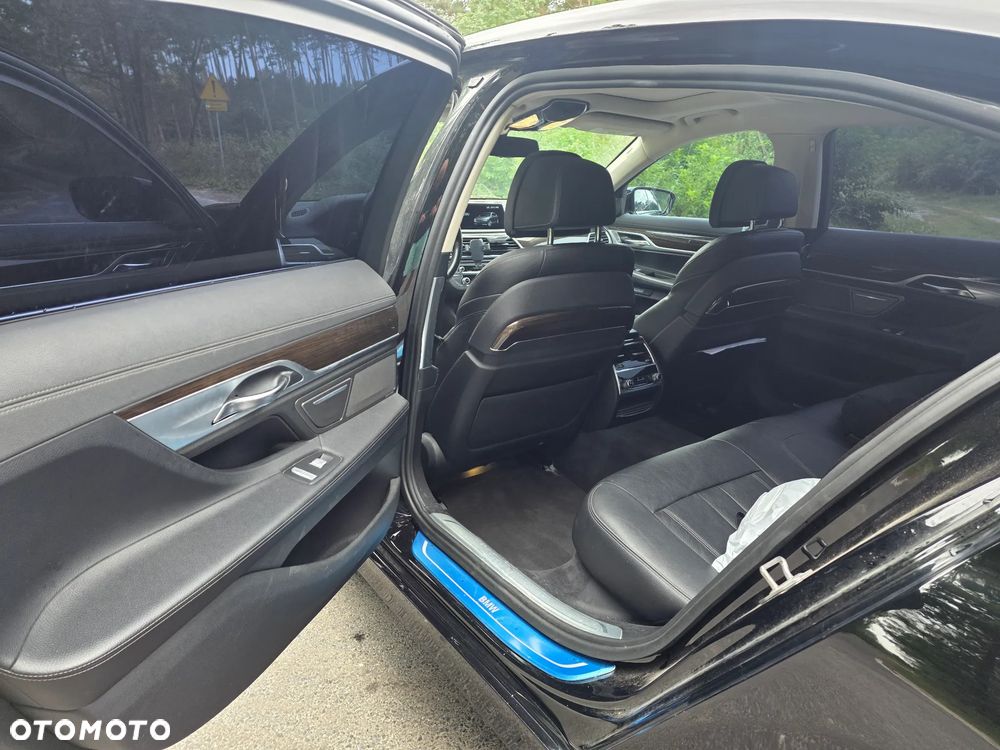 BMW Seria 7 740Li - 26