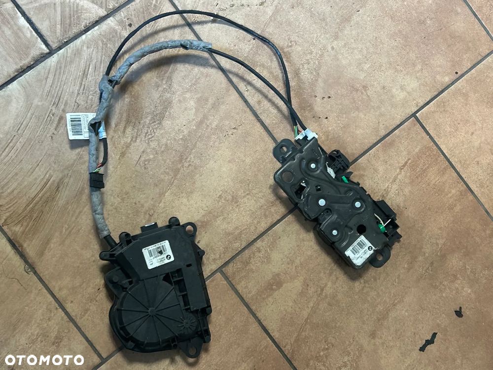 BMW G21 G31 ZAMEK KLAPY DOCIĄG 7357112 7430626 - 2