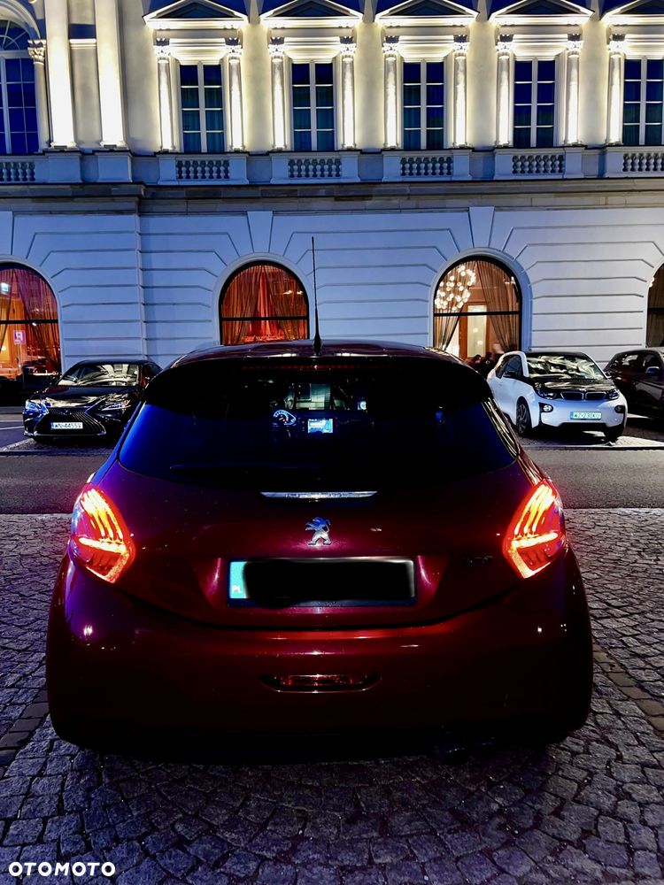Peugeot 208 - 4