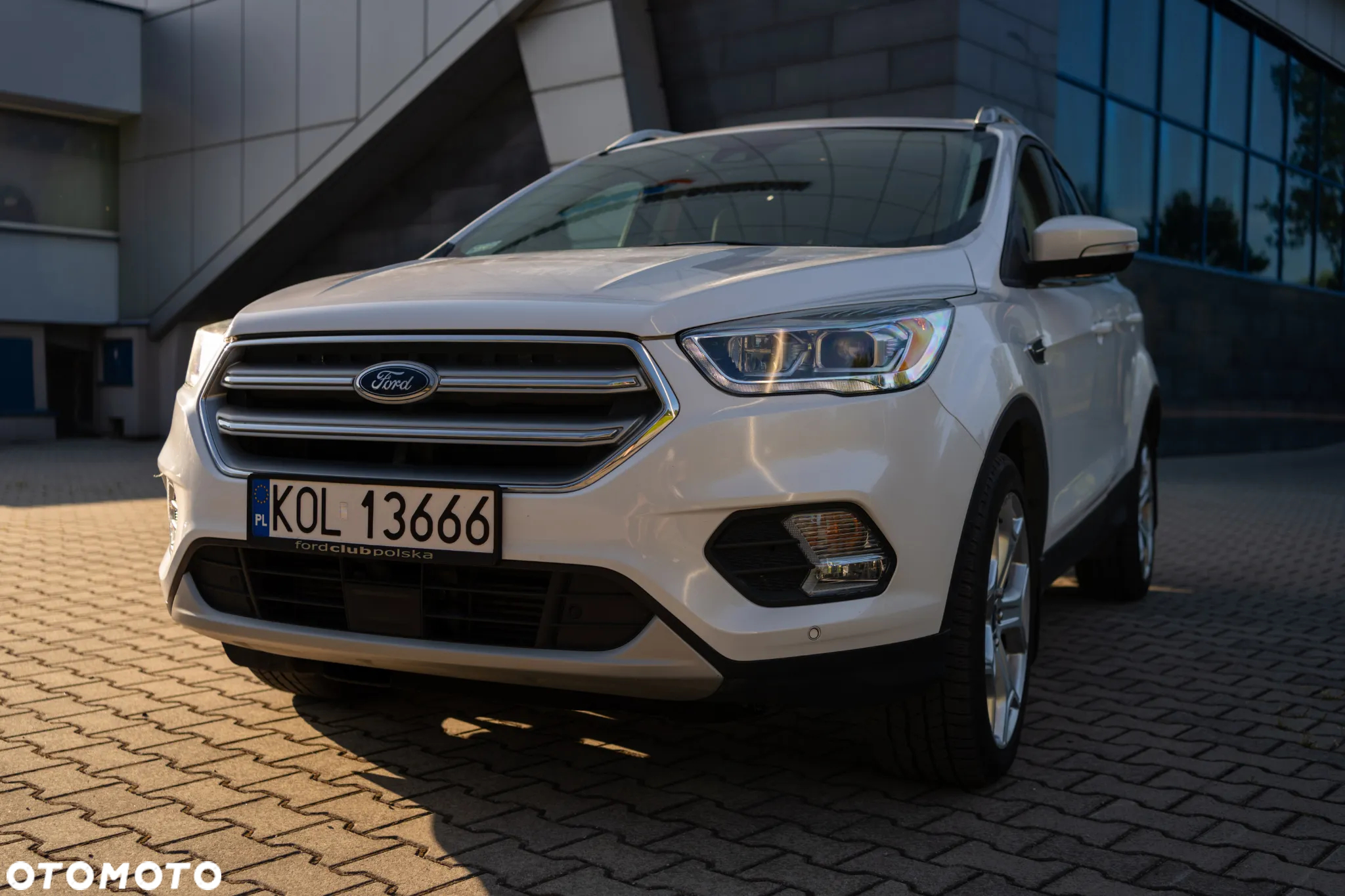 Ford Escape 2.0 EcoBoost AWD Titanium - 4