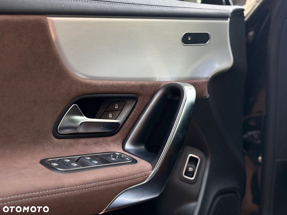 Mercedes-Benz CLA - 12