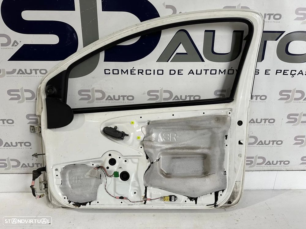 Porta Frente Direita / Esquerda - Peugeot 107 / Citroen C1 / Toyota Aygo - 4