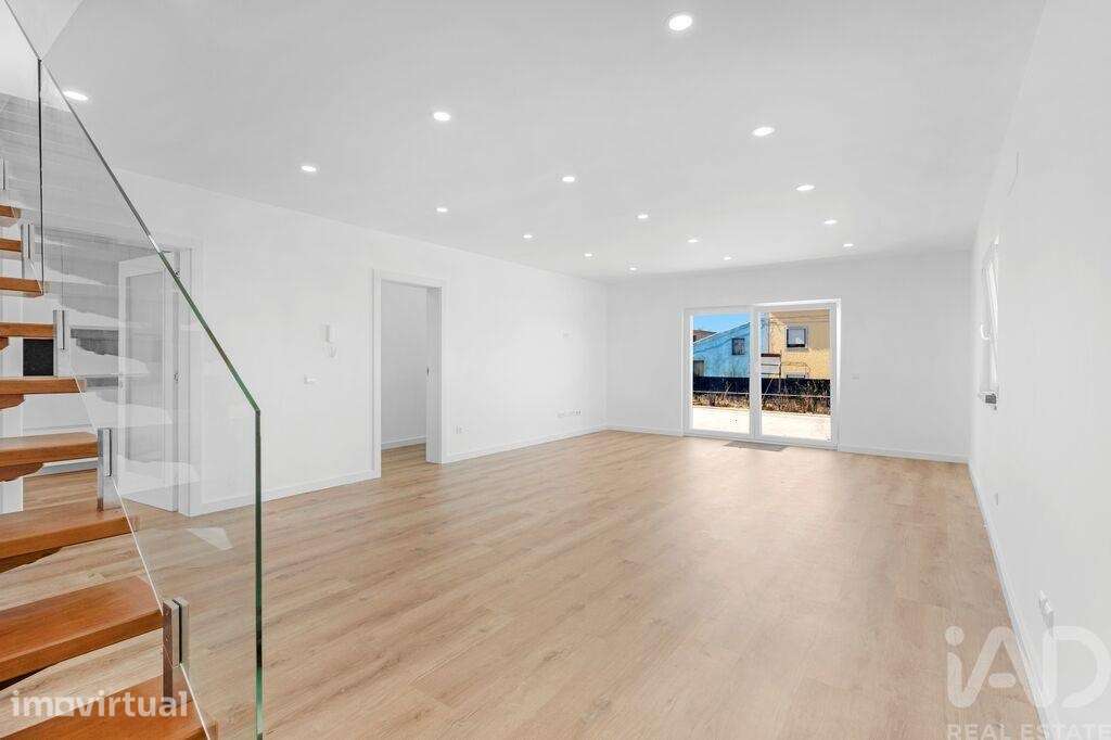Casa / Villa T4 em Atouguia da Baleia de 295,00 m2 - Grande imagem: 2/22