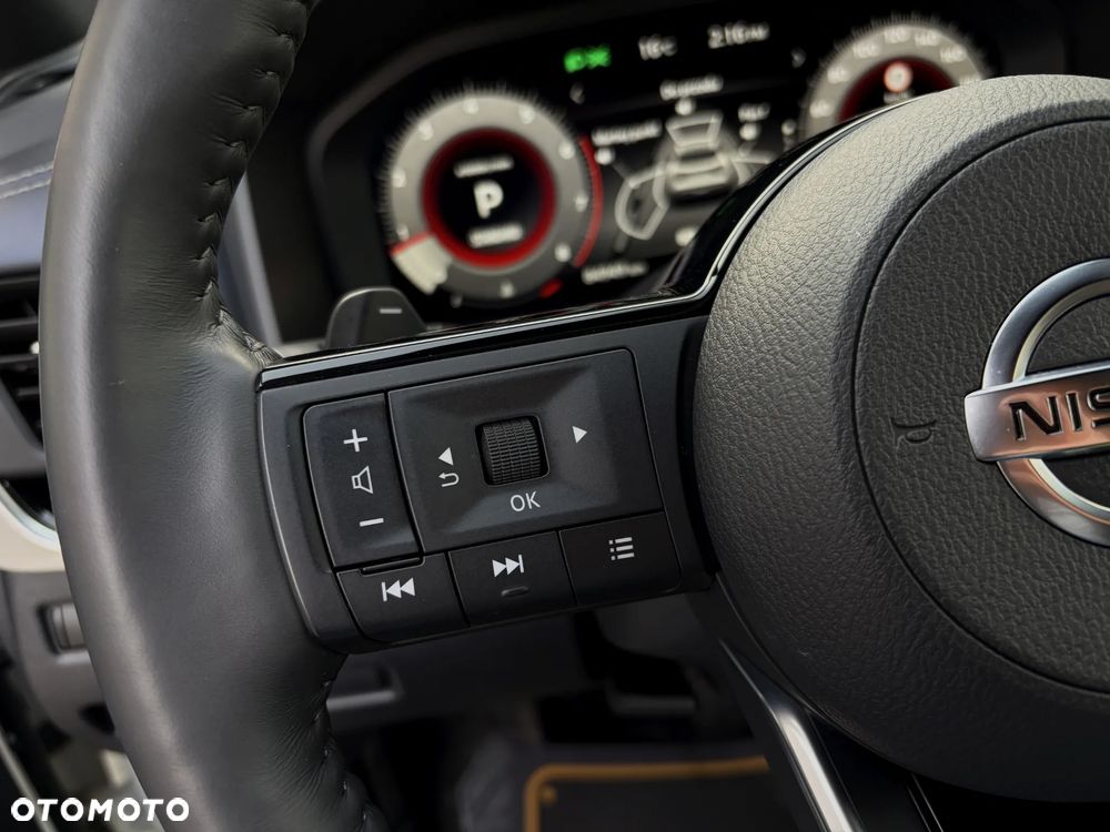 Nissan Qashqai 1.3 DIG-T DCT AKARI - 24