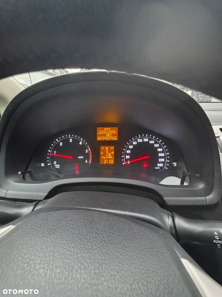 Toyota Avensis - 24