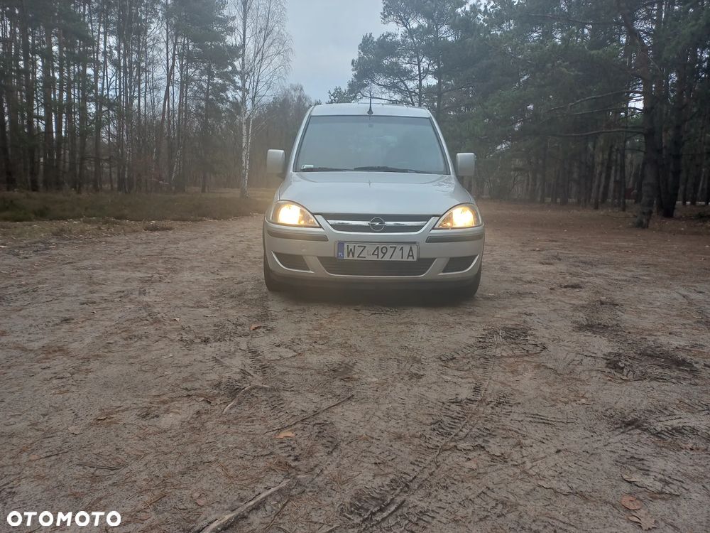 Opel Combo Tour Cosmo - 8