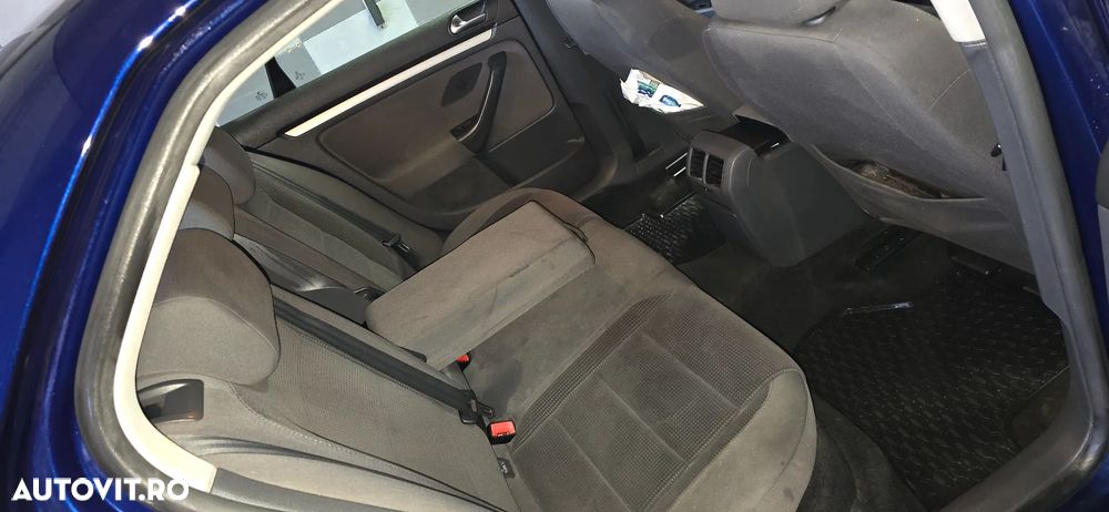 Volkswagen Jetta - 10