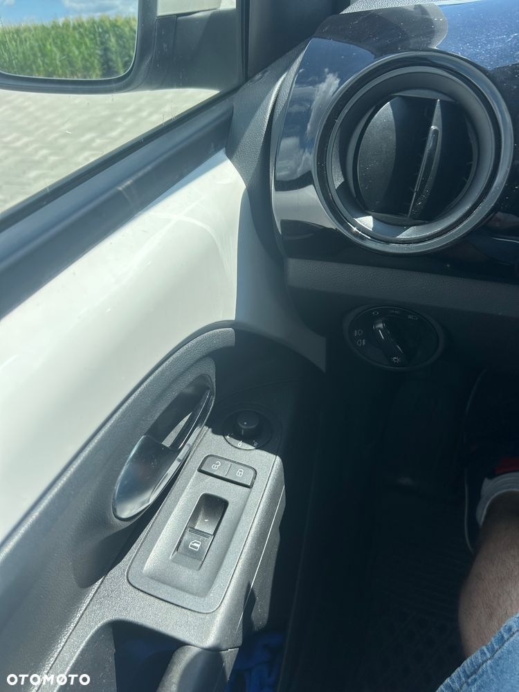 Volkswagen up! move - 13