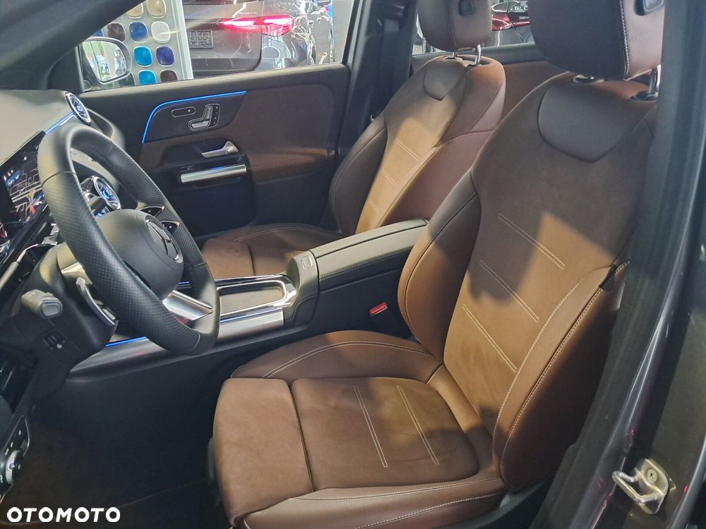 Mercedes-Benz GLA - 33