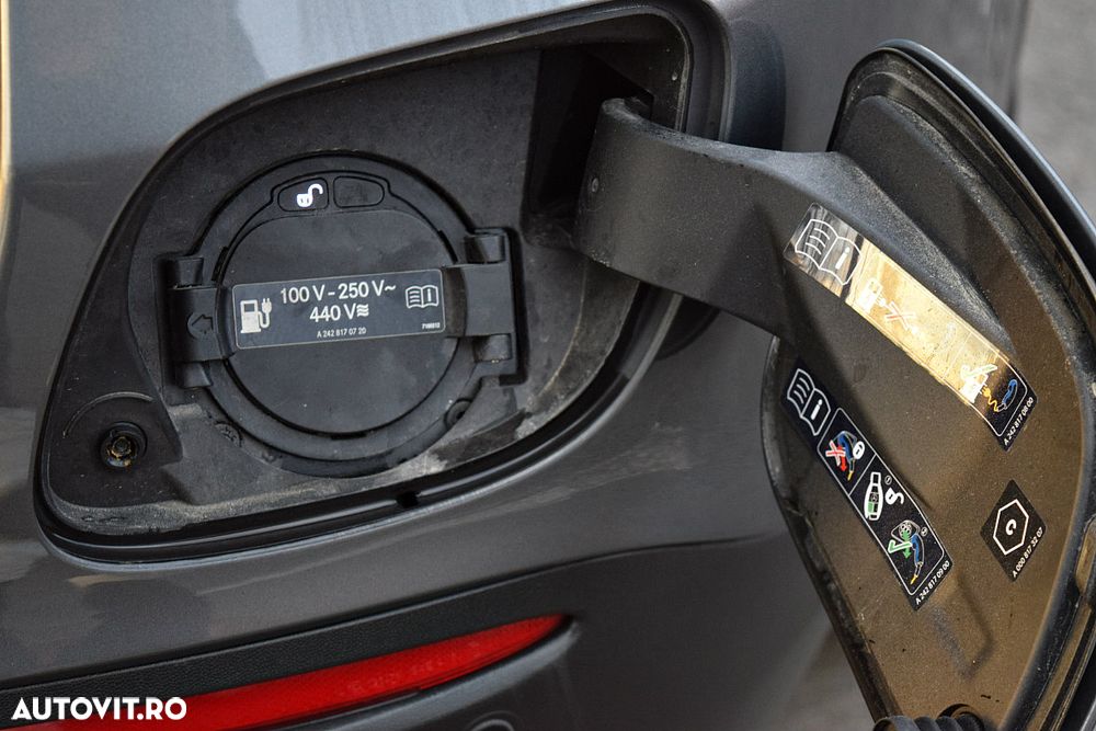 Mercedes-Benz GLC 300 e 4Matic 9G-TRONIC AMG Line Plus - 30