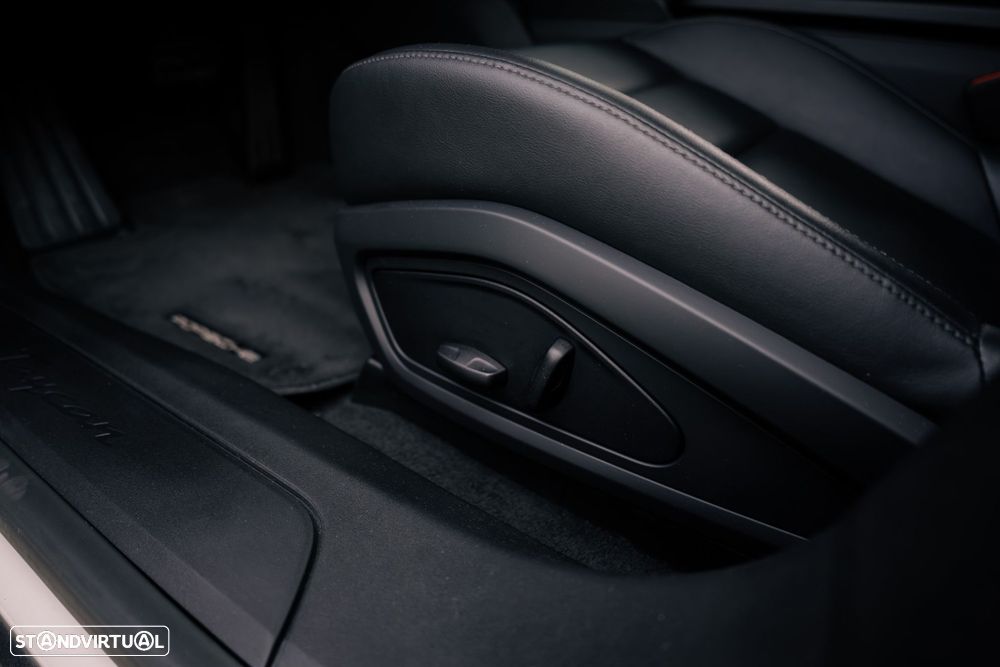 Porsche Taycan Sport Turismo - 28