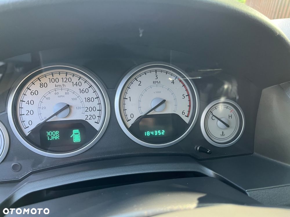 Chrysler Grand Voyager - 11