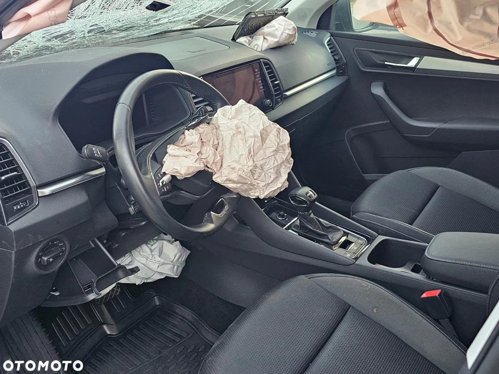 Skoda Karoq 1.5 TSI ACT DSG Tour - 10