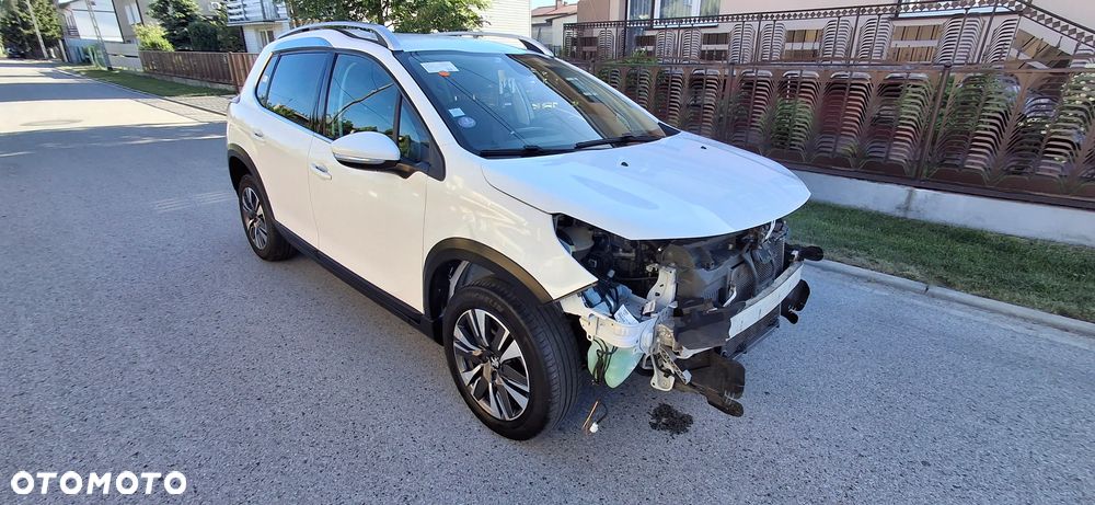 Peugeot 2008 PureTech 110 GPF EAT6 Black Edition - 8