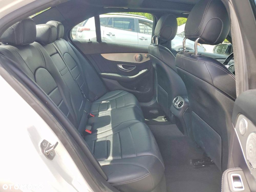 Mercedes-Benz Klasa C 300 9G-TRONIC AMG Line - 10