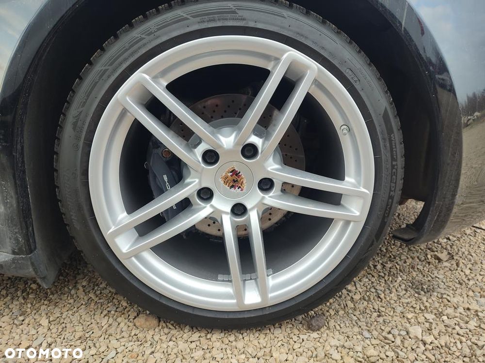 Porsche 911 Carrera 4 PDK - 26