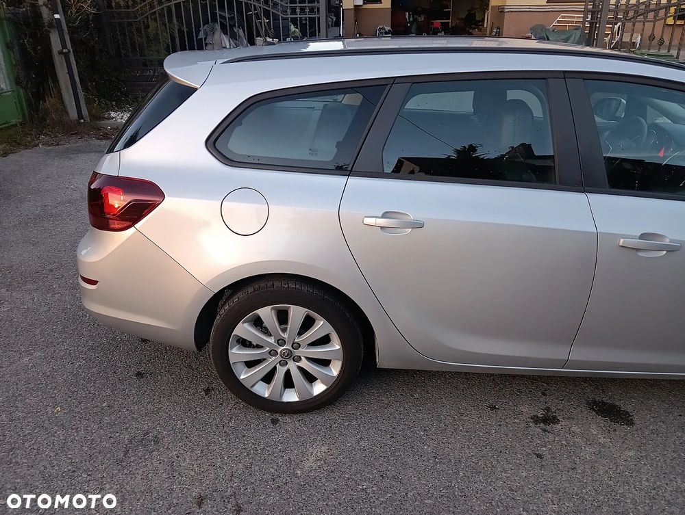 Opel Astra 1.4 EcoFLEX Cosmo - 14