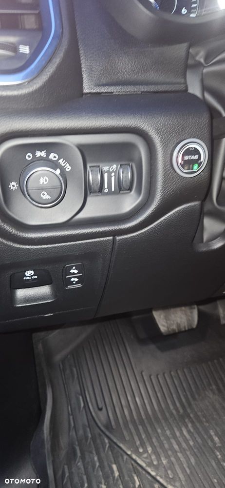 Dodge RAM 5.7 4x4 - 16