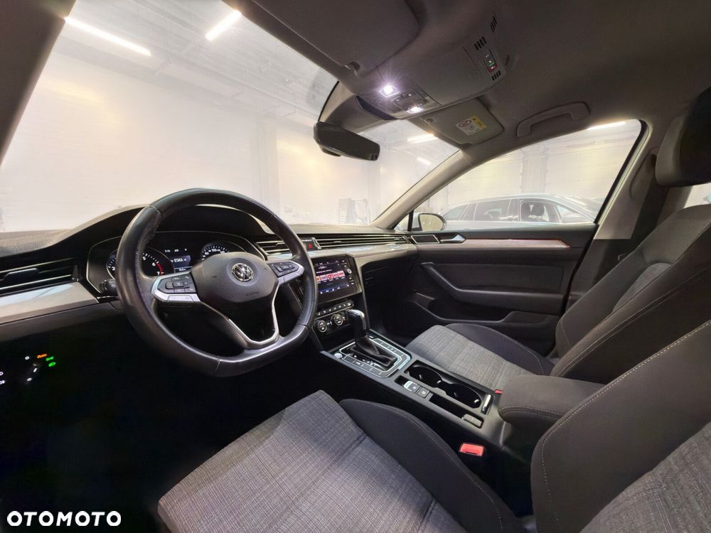 Volkswagen Passat - 20