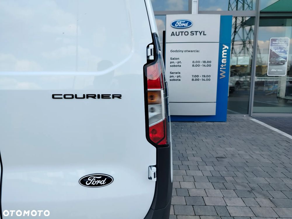 Ford Transit Courier - 28
