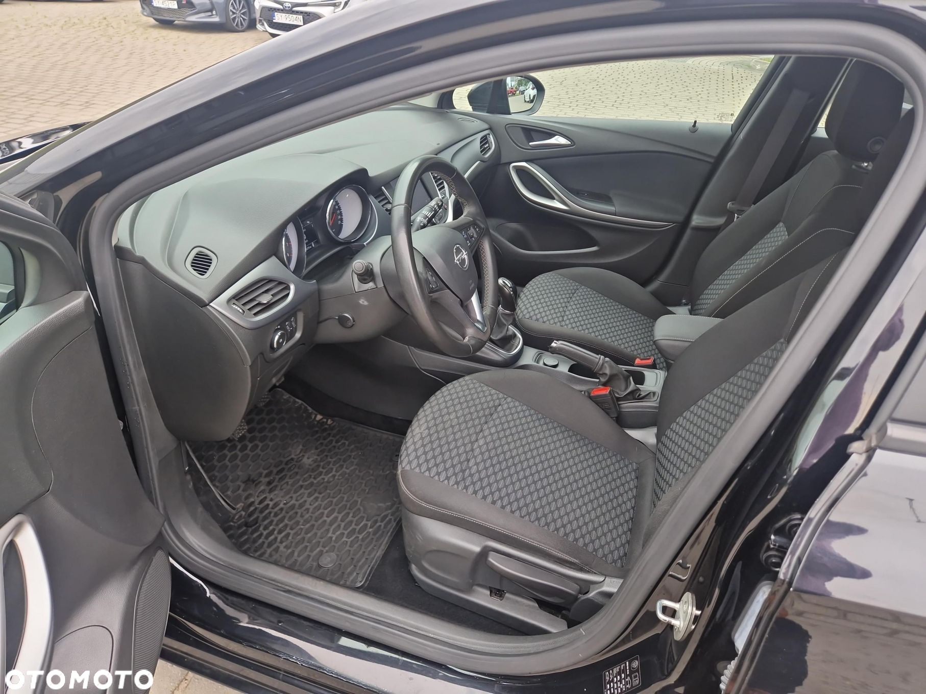 Opel Astra V 1.2 T Edition S&S - 10