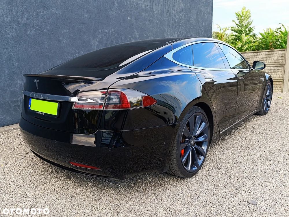 Tesla Model S - 4