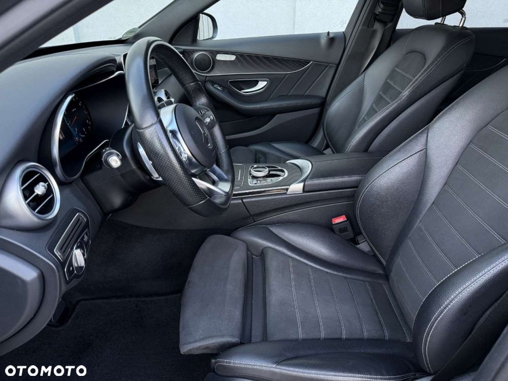 Mercedes-Benz Klasa C 180 9G-TRONIC AMG Line - 18