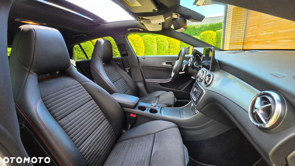 Mercedes-Benz CLA 200 7G-DCT AMG Line - 27