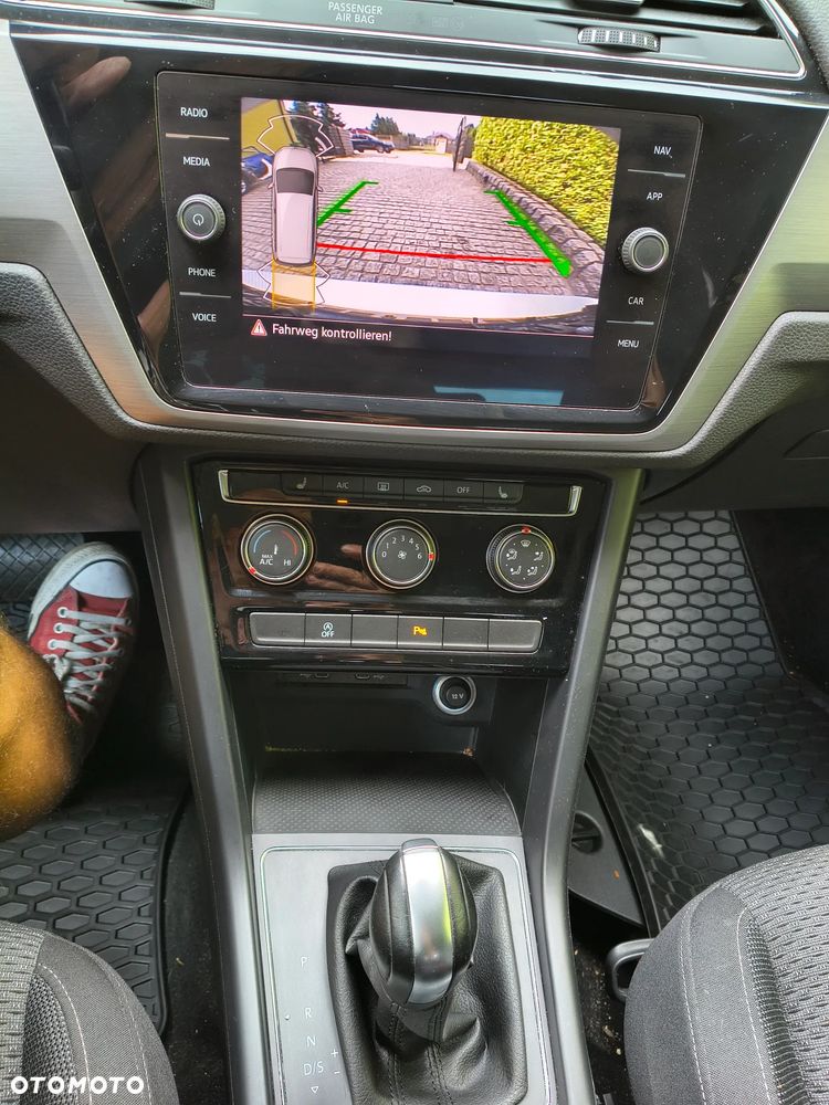 Volkswagen Touran - 12