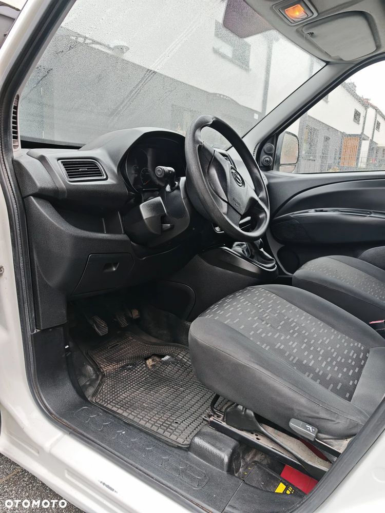 Opel COMBO - 19