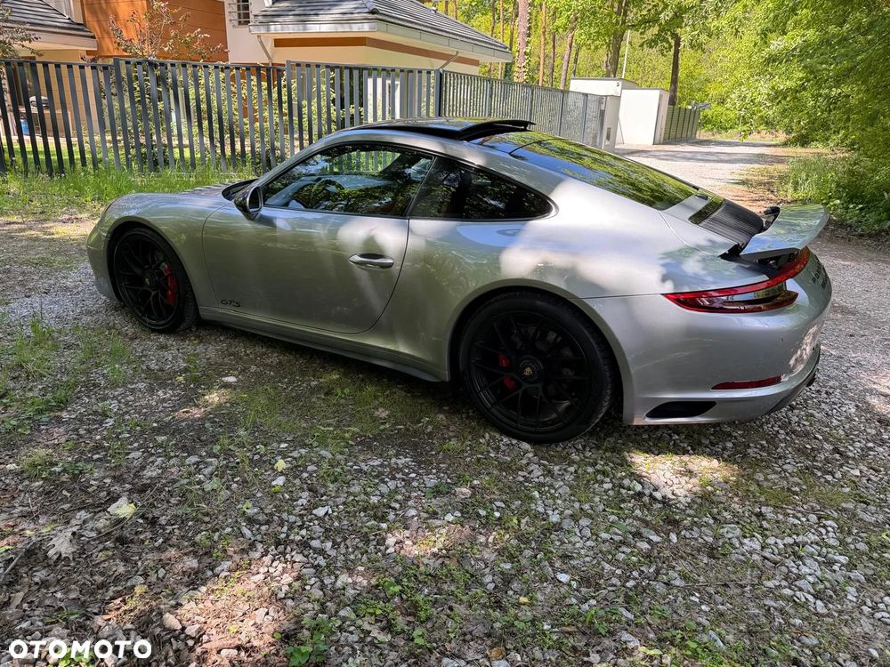 Porsche 911 Carrera 4 GTS PDK - 4
